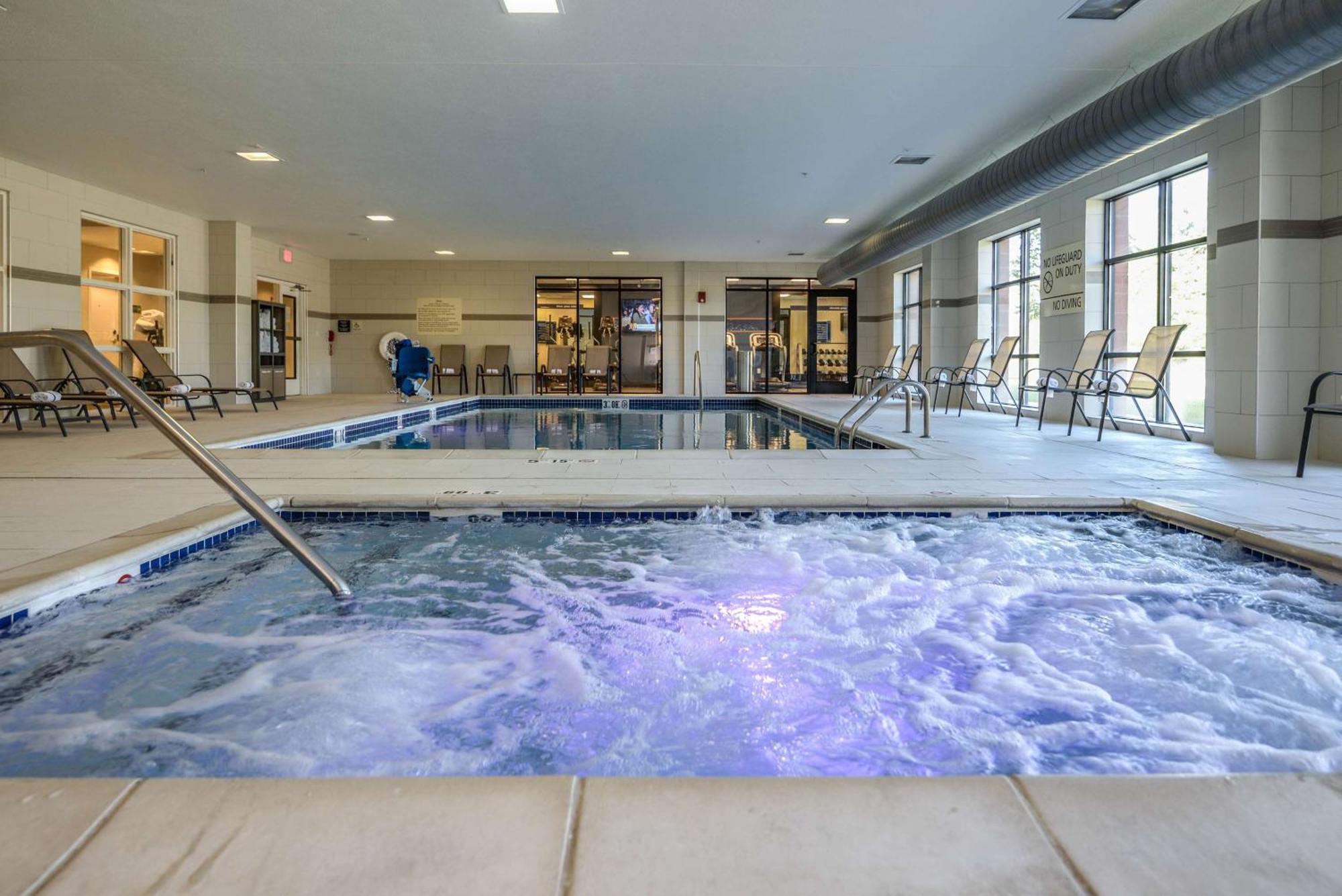Hampton Inn Brighton Mi Exteriör bild