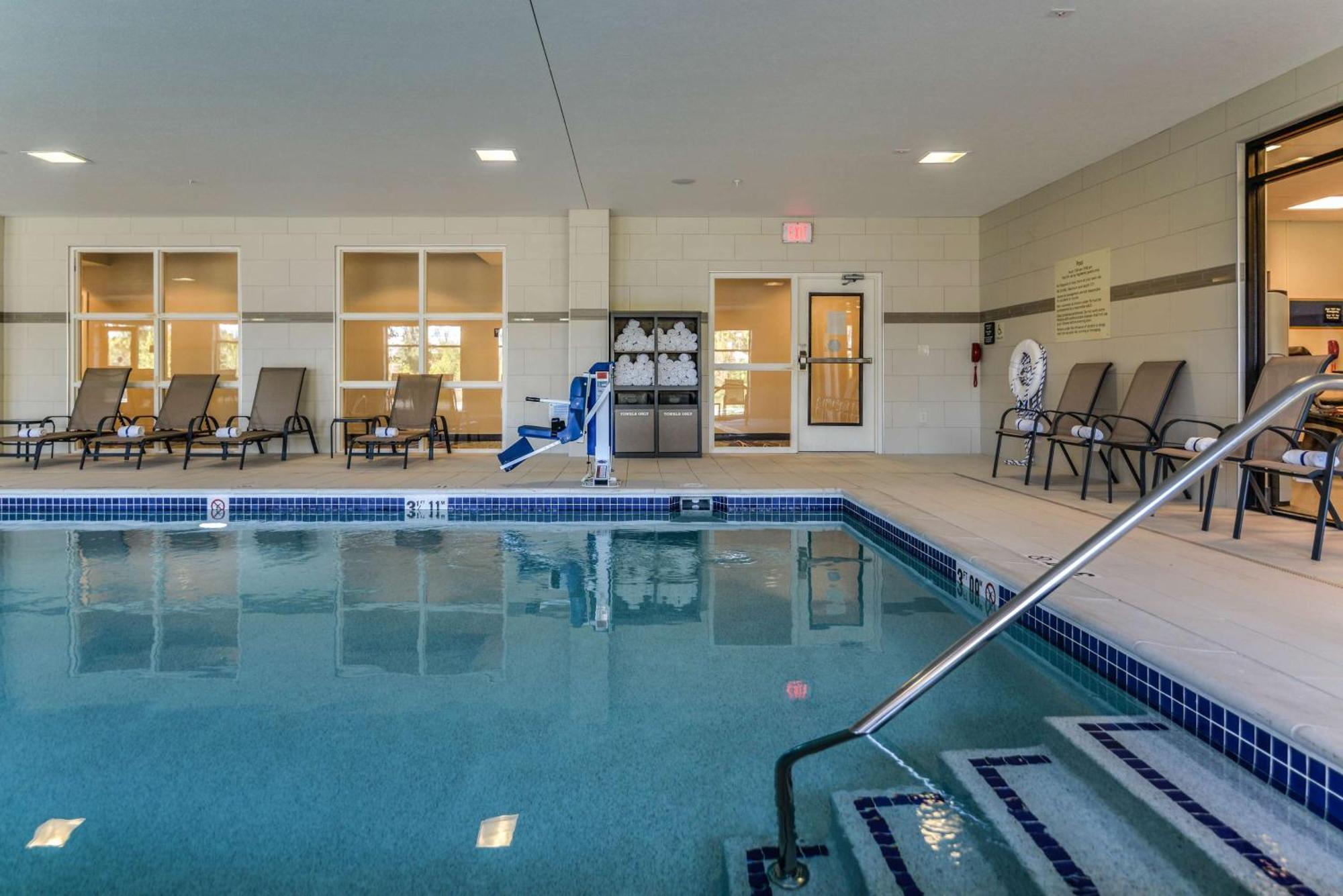 Hampton Inn Brighton Mi Exteriör bild