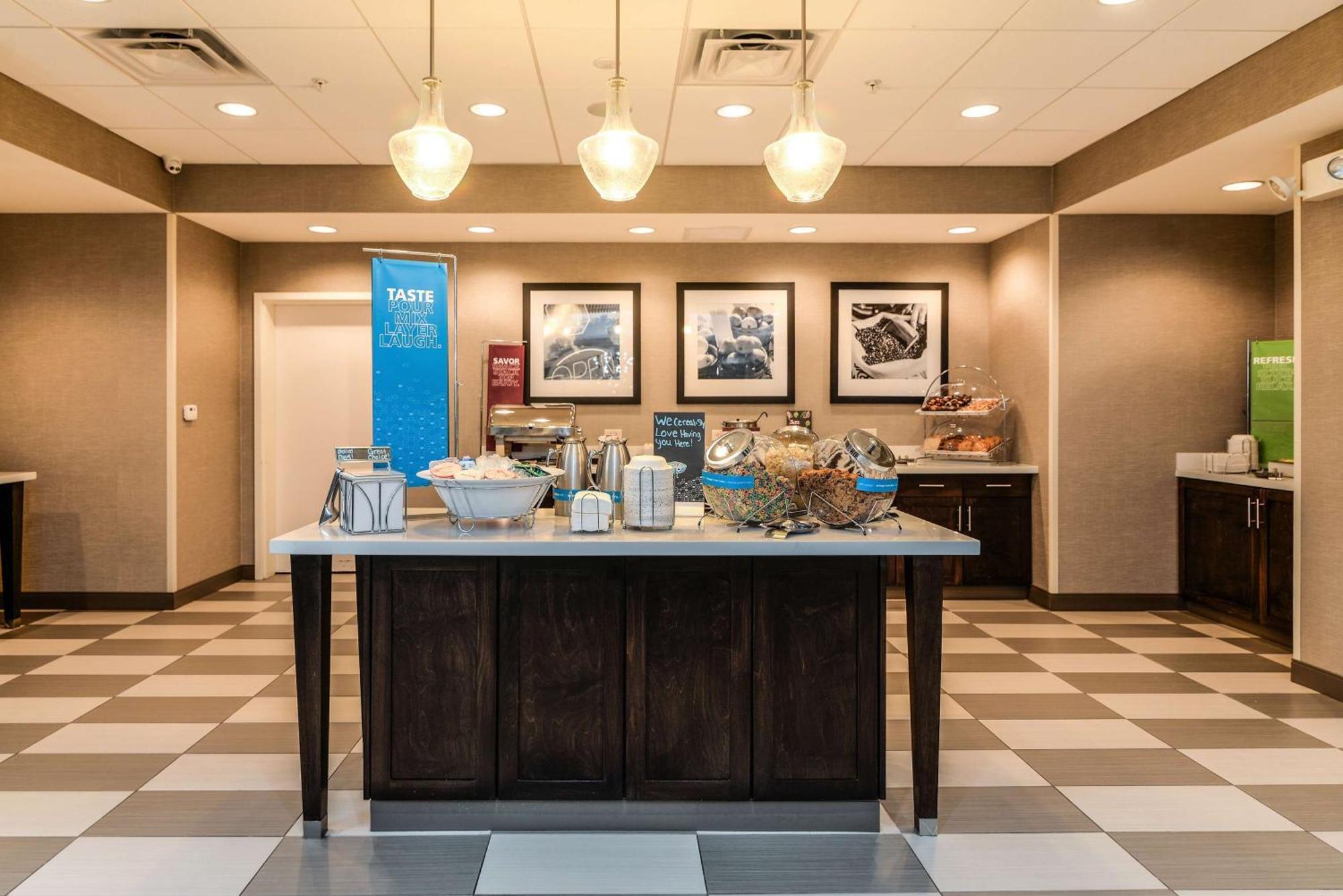 Hampton Inn Brighton Mi Exteriör bild